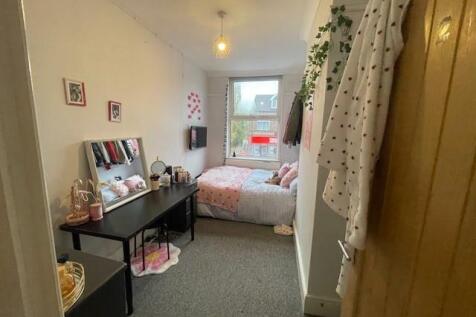 bedroom 4.jpg