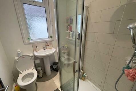bathroom 2.jpg