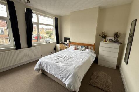 bedroom 4.jpg