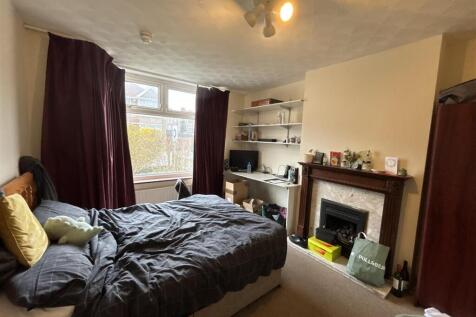 bedroom 5.jpg
