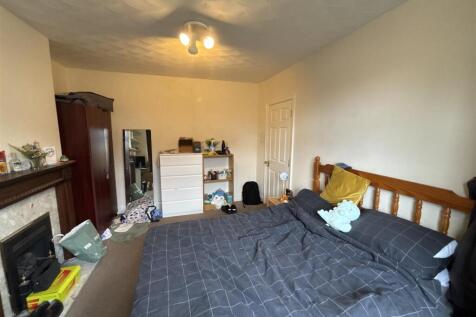 bedroom 3.jpg