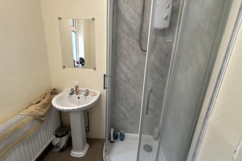 bathroom 2.jpg