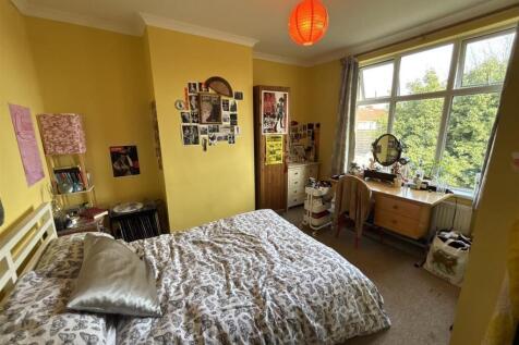yellow room 2.jpg