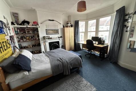 Bedroom 7 .jpg