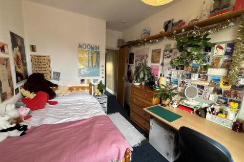 Bedroom 8.jpg