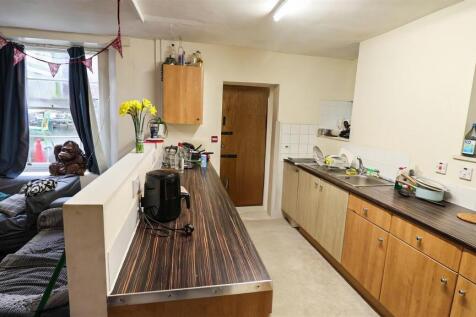 115 Hampton Base Kitchen.jpg