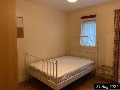 3JekyllClose.Bed5.JPG