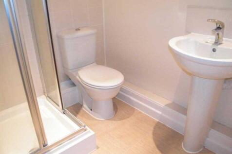 3JekyllClose.bed1ensuite (002).jpg