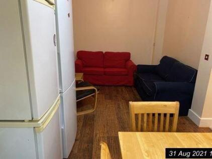 3JekyllClose.loungearea.jpg