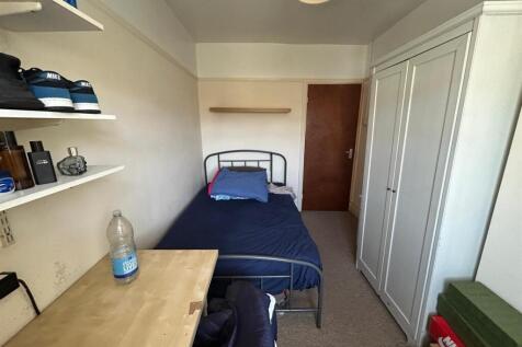 Bedroom 4.jpg