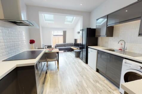 kitchen to lounge.jpeg