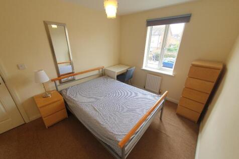 415 Bed 2.jpg