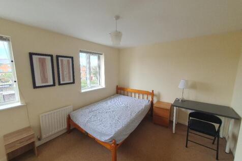 415 Bed 3.jpg