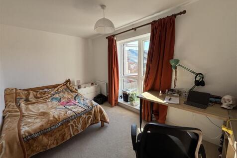 bedroom 4.jpg