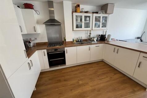 Kitchen 2.jpg