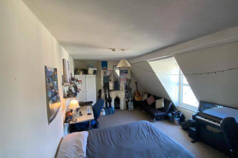 bedroom 5.jpg