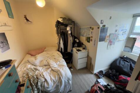 bedroom 5.jpg