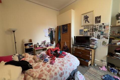 bedroom 6.jpg