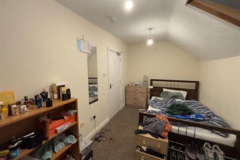 bedroom 4.jpg