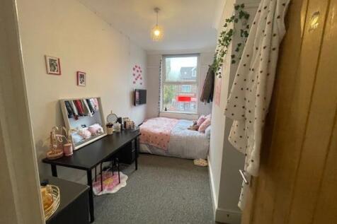 bedroom 4.jpg