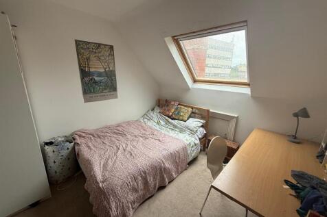 1 Queens Ave - Bedroom.jpg