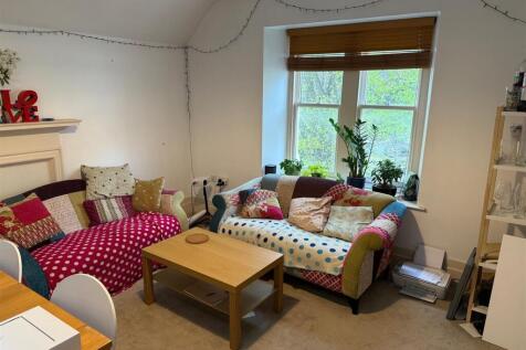 1 Queens Ave - Lounge.jpg