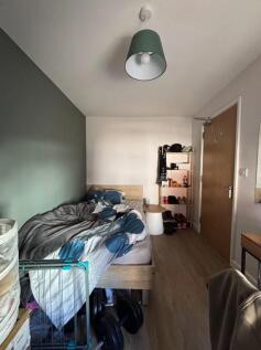 bedroom 4.jpg