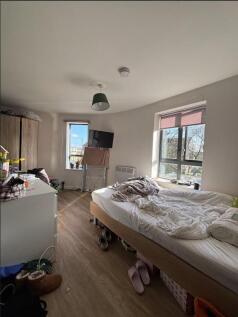 bedroom 5.jpg