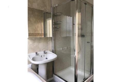 bathroom 2.jpg