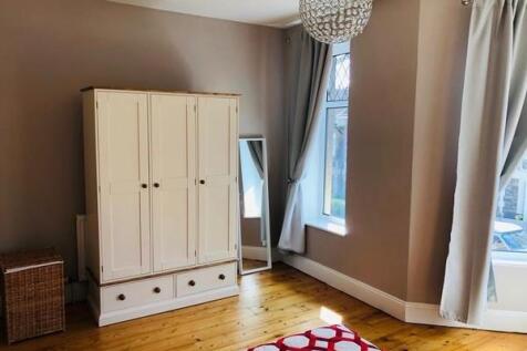 Bedroom 1 (1).jpg
