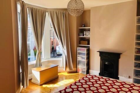 Bedroom 1 (2).jpg