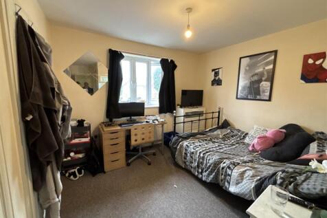 bedroom 3.jpg
