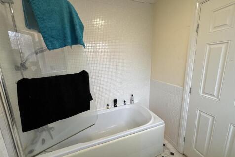 bathroom 2.jpg