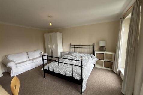 bedroom 3.jpg