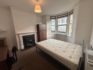 bedroom 6.jpg