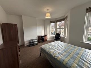 bedroom 5.jpg