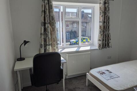 Bedroom 4.jpg