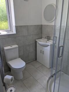 Bathroom 2.jpg