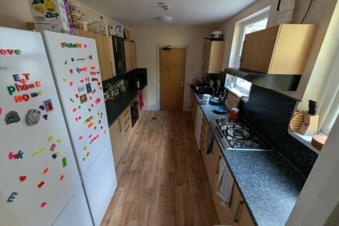 3 Kitchen.jpg