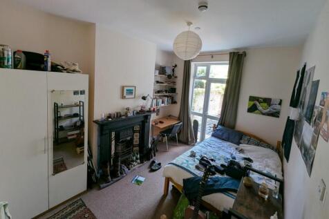 5 Bedroom 1.jpg