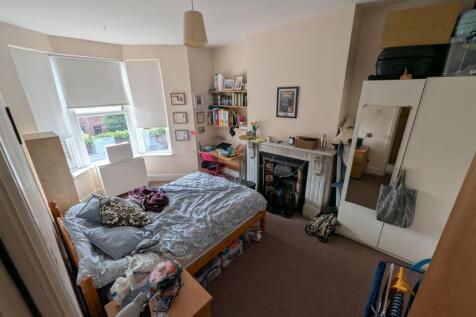 6 Bedroom 4.jpg