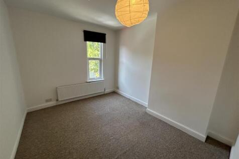 bedroom 4.jpg