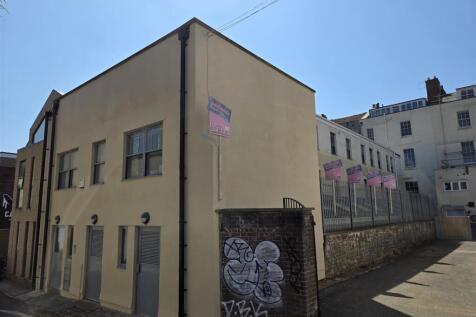 COTHAM HILL APARTMENTS EXTERNAL PHOTO.jpg
