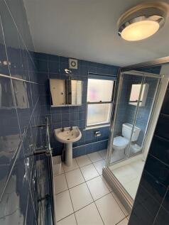 PHOTO 5 BATHROOM.jpg