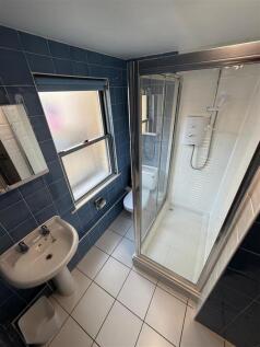 PHOTO 6 BATHROOM.jpg