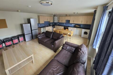 PHOTO 1 OPEN PLAN LIVING ROOM KITCHEN DINER.jpg
