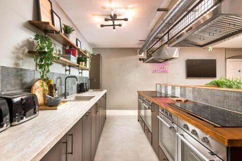 Kitchen 2.jpg