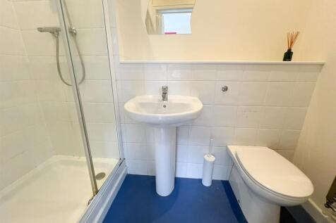 En-suite 2.jpg