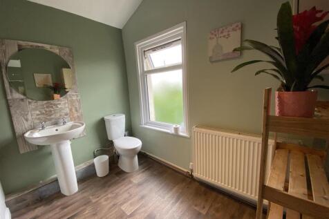 16_Bathroom_0986.JPG