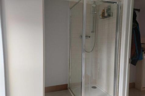 shower at 12 st edwards.jpg